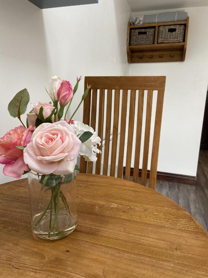 The Stables - Detached Cottage With Private Garden & Hot Tub St Austell Eksteriør billede